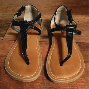 Girl’s black sandals